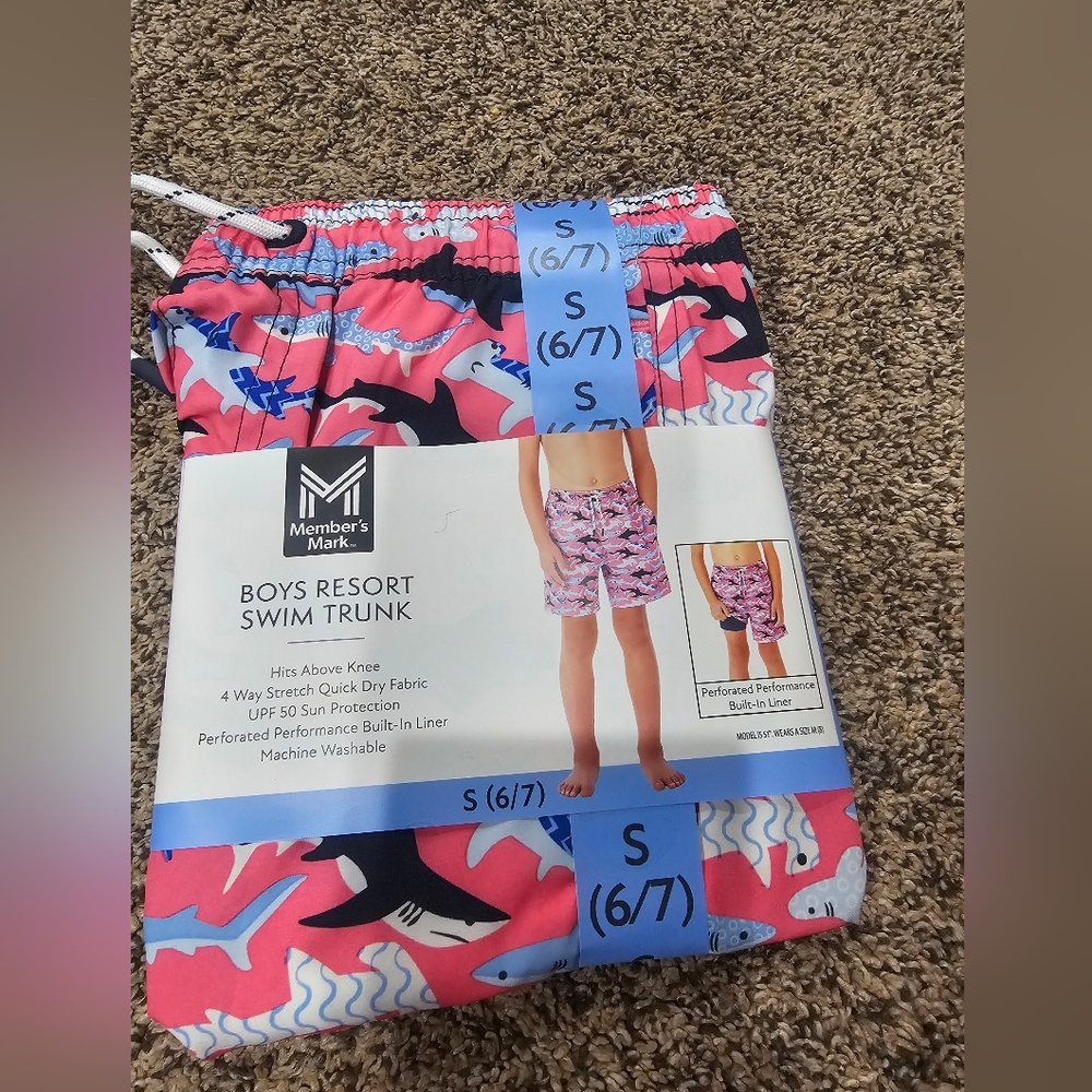 Boys swim trunks size 6/7